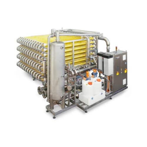 Cross-flow filtration unit for clarifying juice and wine