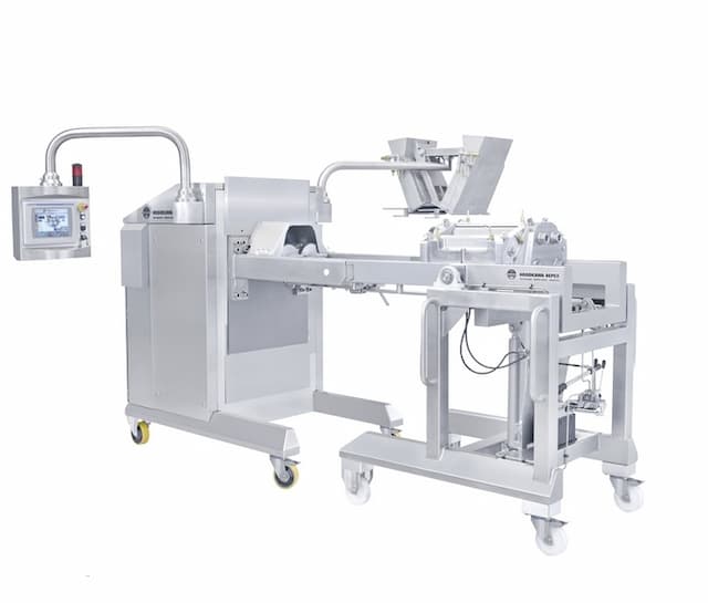Strand forming machine for 2 masses