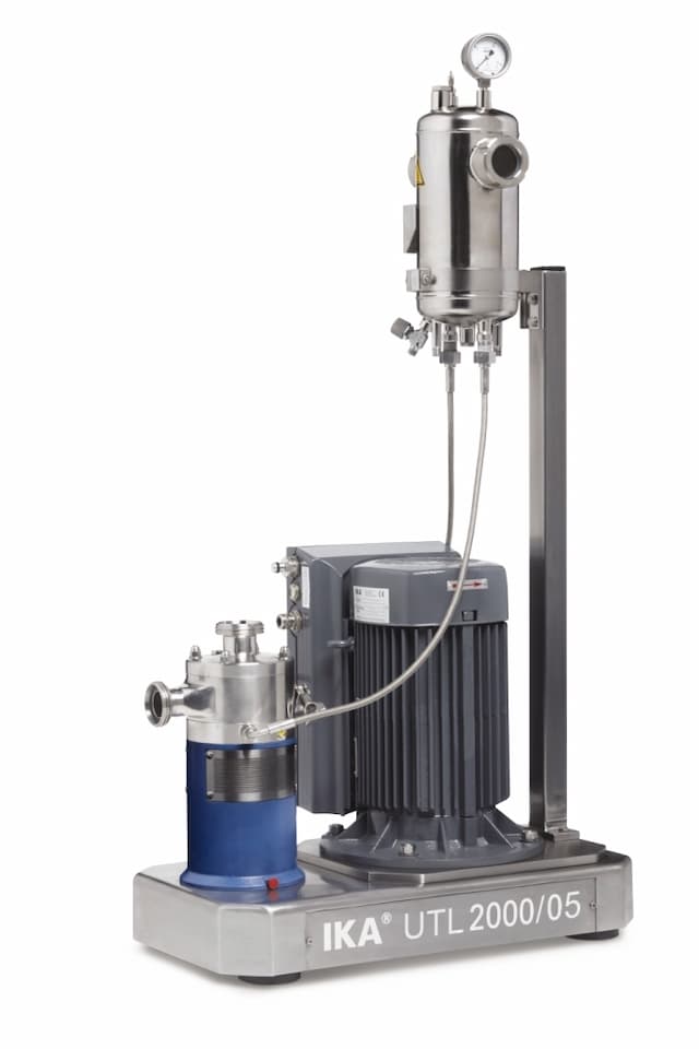 Dispersing machine for emulsions and suspensions