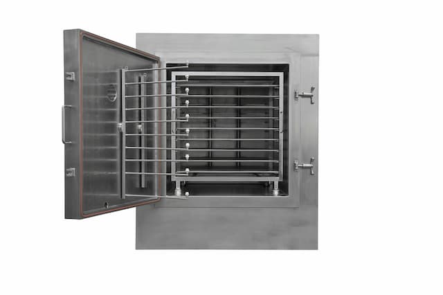 Vacuum tray dryer with clean-in-place system