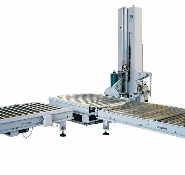 Automatic stretch wrapping machine for medium speed