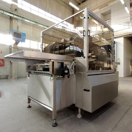 Cream filling machine for bakery industry