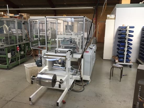Automatic forming and sealing blister machine for packing syringes