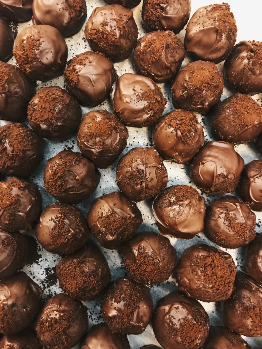 Making truffle balls
