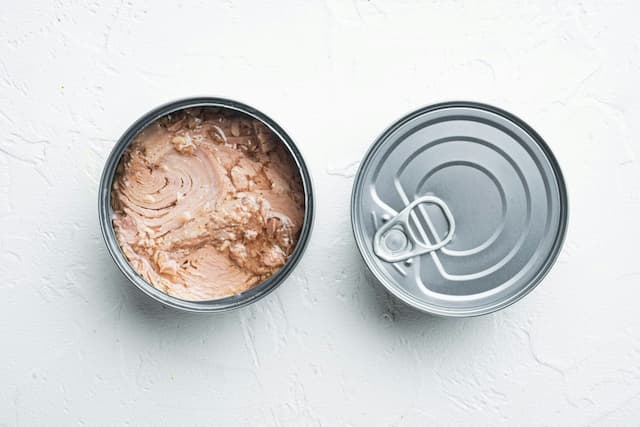Canned,Albacore,Wild,Tuna,Set,,In,Tin,Can,,On,White