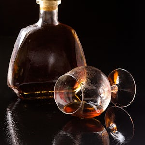 front-view-cognac-horizontal-glass