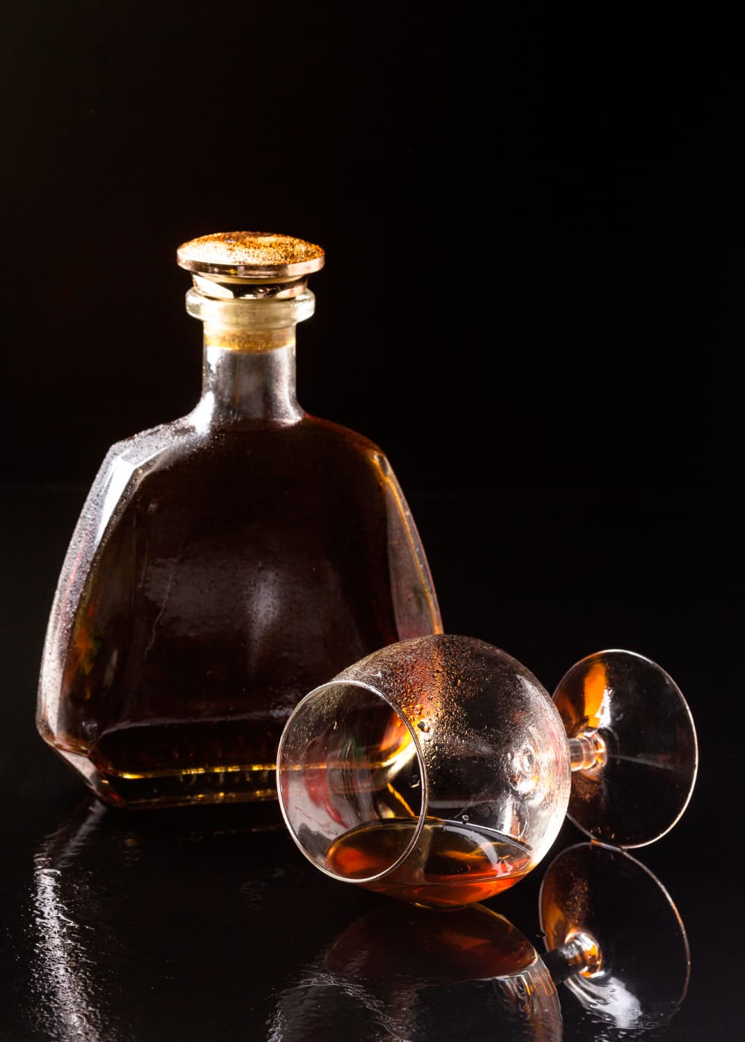 front-view-cognac-horizontal-glass