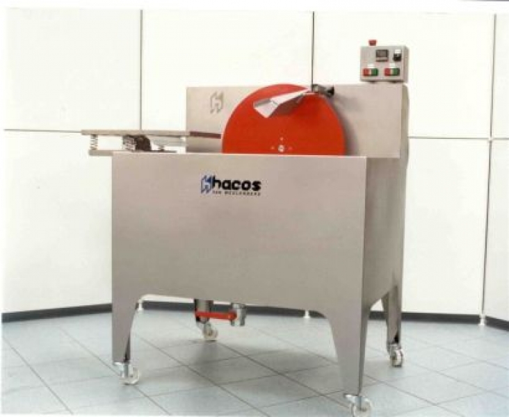 Hand moulding machine