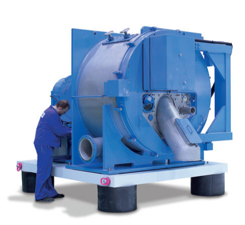 Horizontal chemical scraper centrifuge