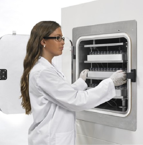 Pilot freeze dryer for scale up