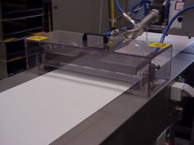 Pump-driven chocolate depositor for drops, chips and chunks