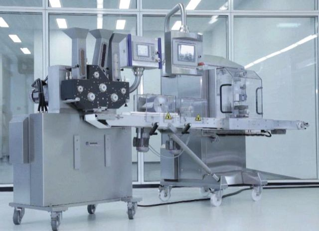 Strand forming machine for 3 masses
