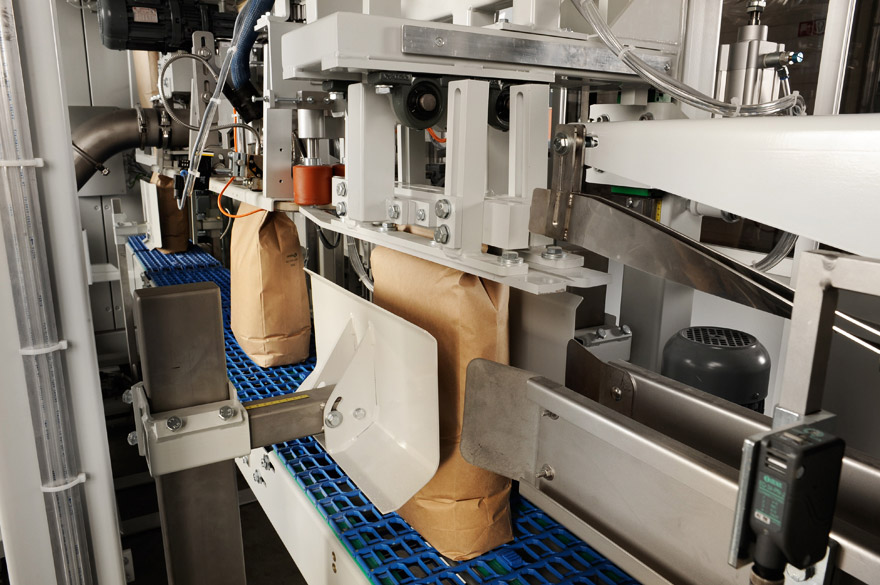 Open-mouth bottom-up baggers