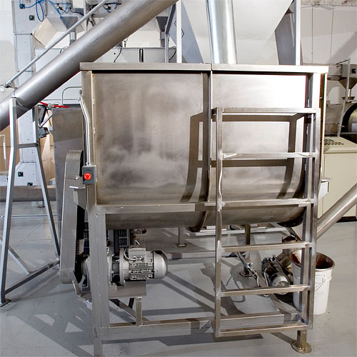 Basic mixer for granular foods