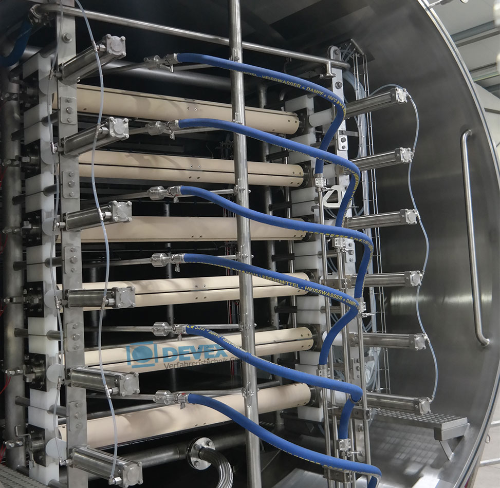 Continuous vacuum belt dryer