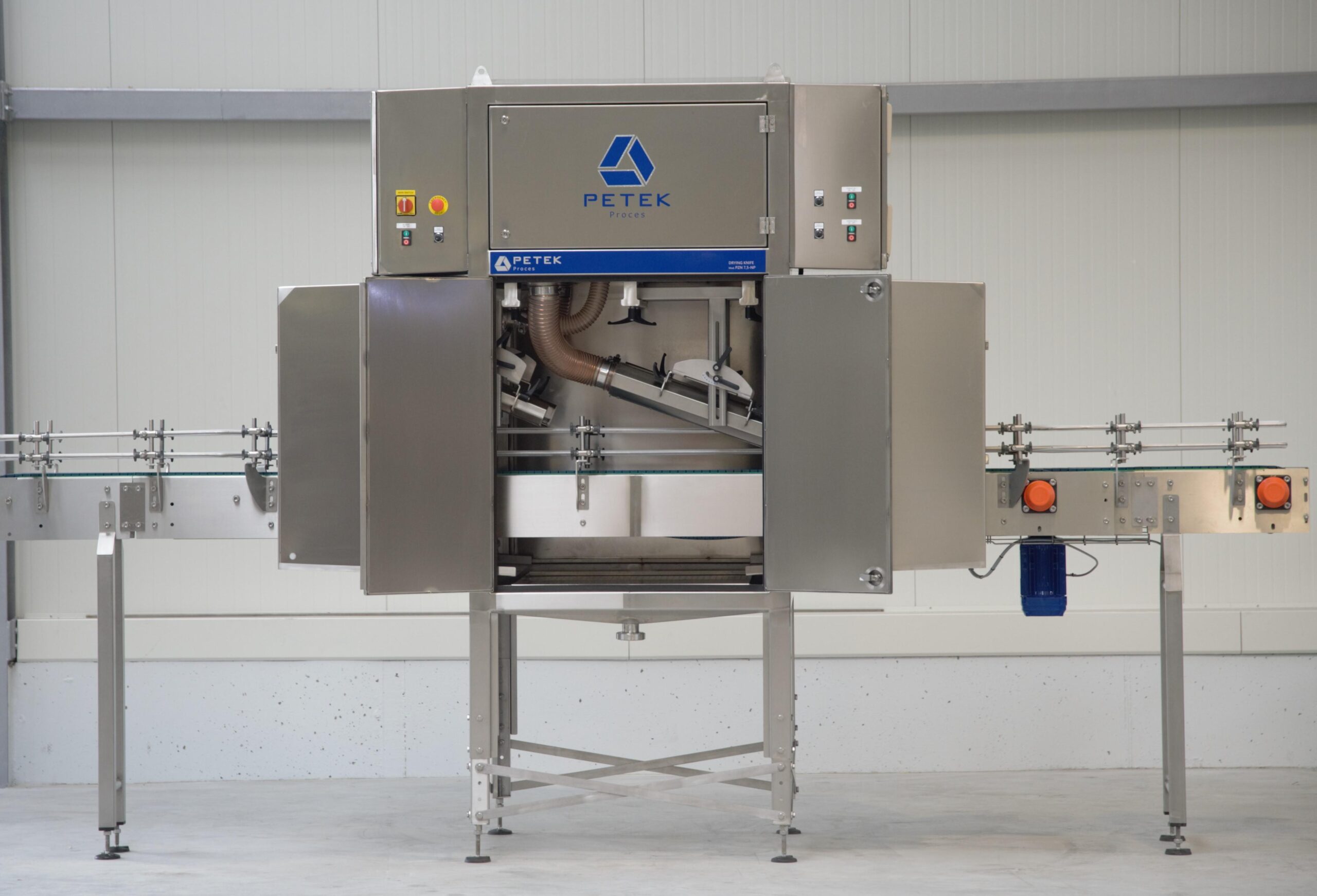 Air knife system for bottling lines