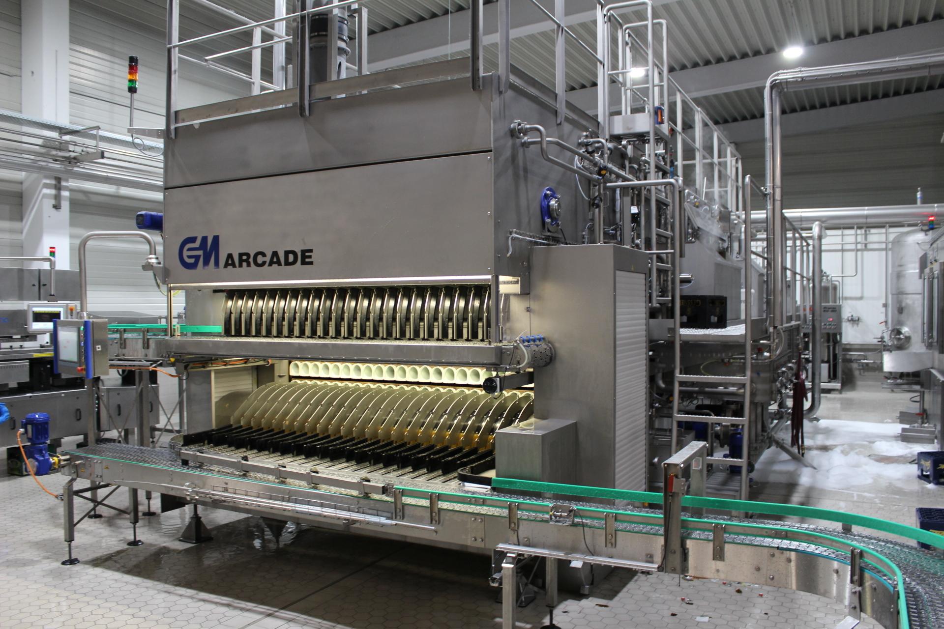 Industrial bottle washing machine