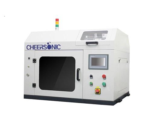 Ultrasonic spraying system for small scale coating and research processes