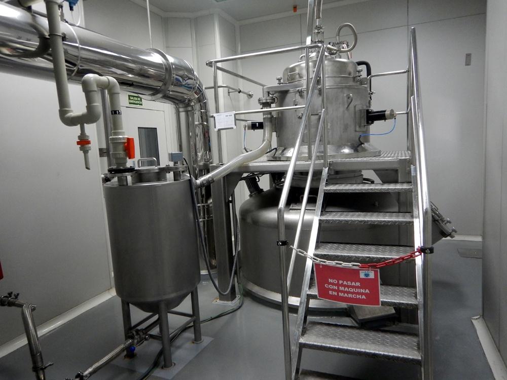 Continuous centrifuge for lithium hydroxide