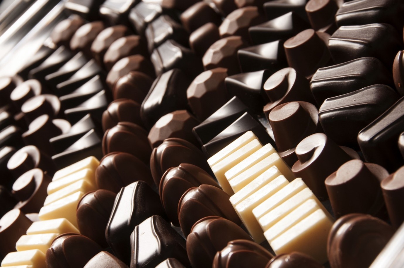 Making chocolate bonbons