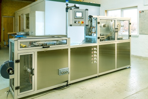 Automatic medical forming and sealing blister machine for packing capsules and tablets