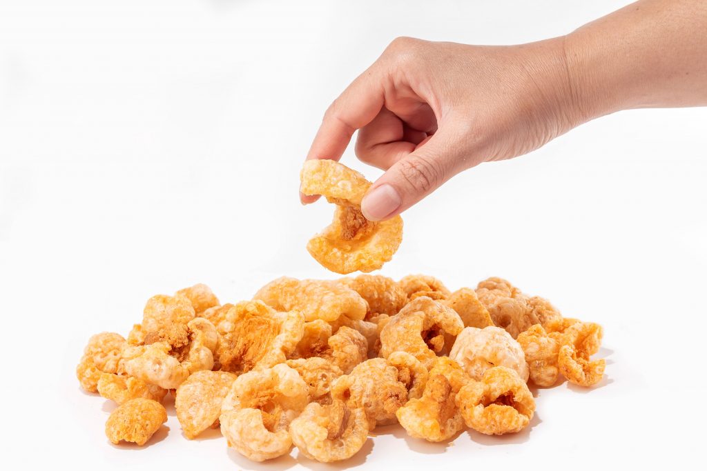 Pork rind frying; from pigskin waste to tasty pellet snack