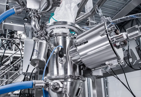 High containment big bag discharge docking system