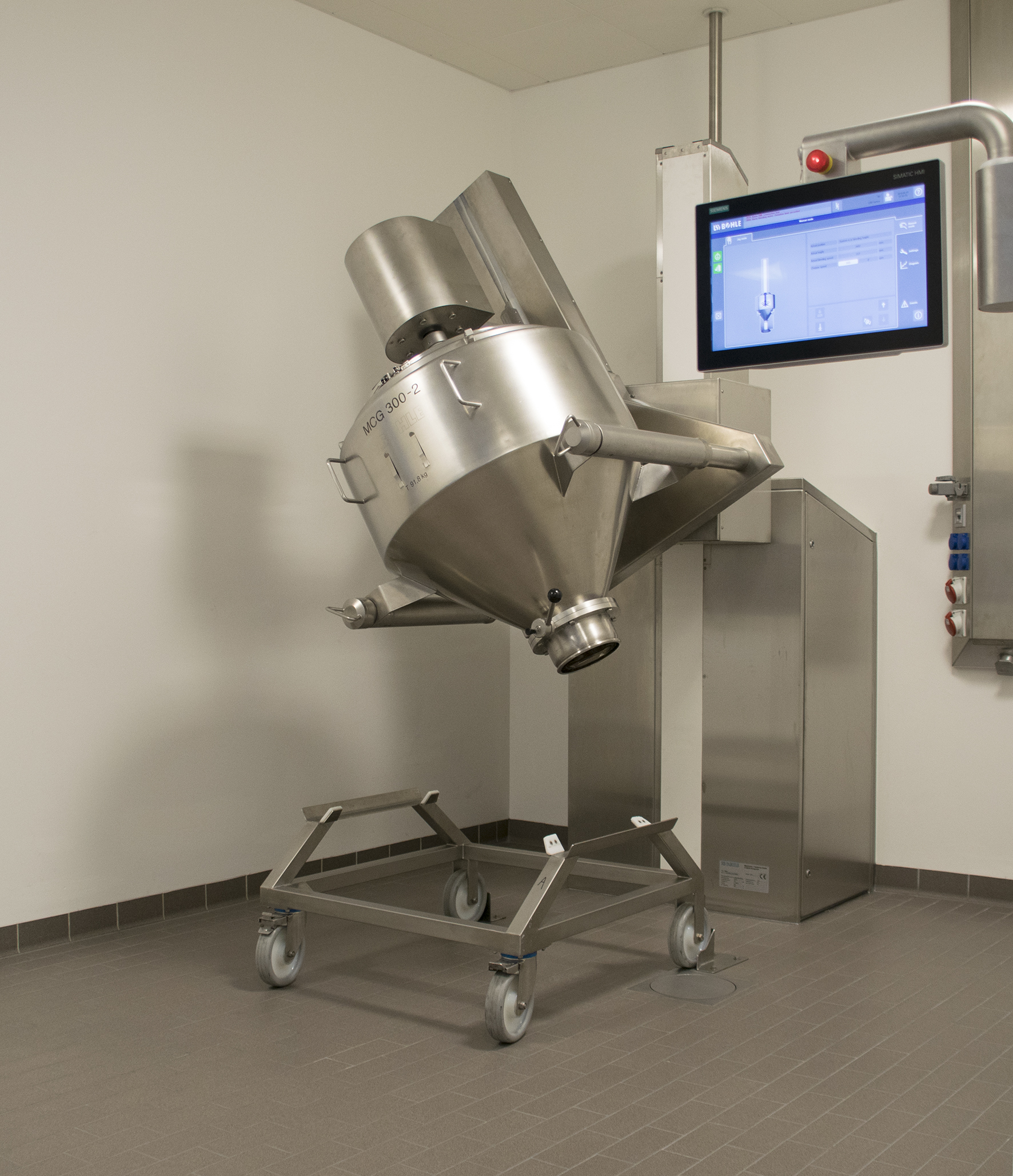 Container blender for pharmaceuticals