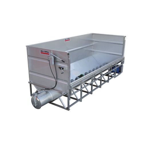Tanks with screw conveyors for grape reception