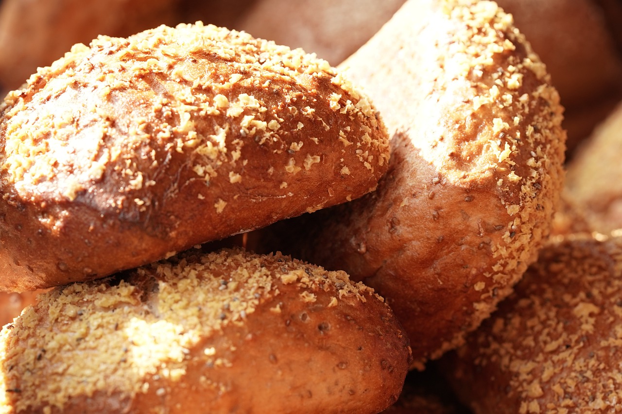 Compact roll baking system for high capacity