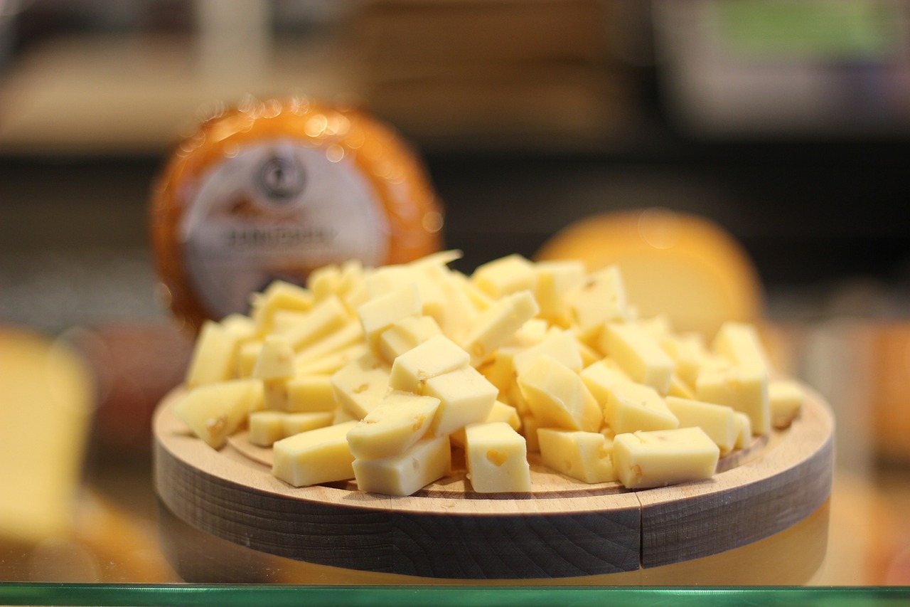 Cheese snack cutter for various shapes and sizes