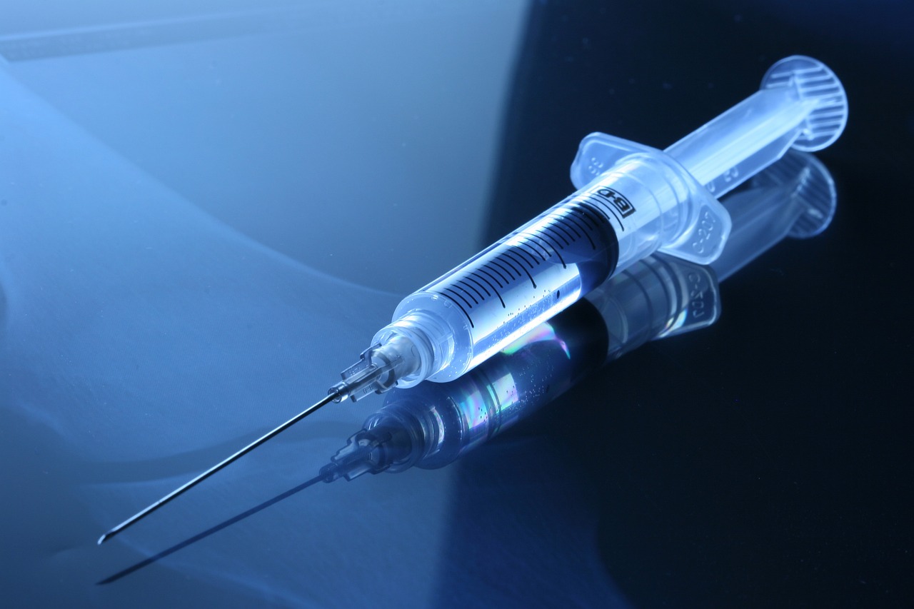 Nested syringe filling and stoppering system