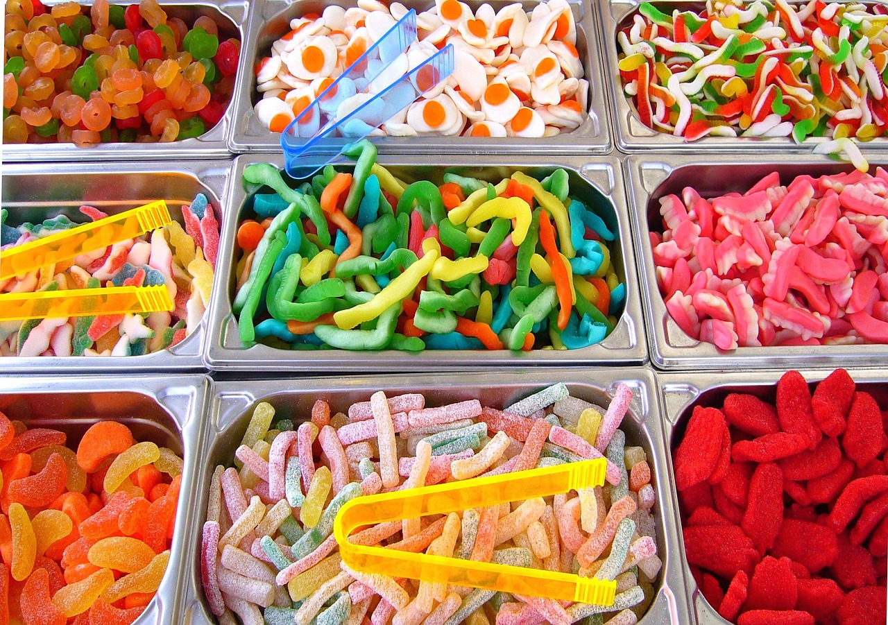 Double twist wrapping machine for sweets