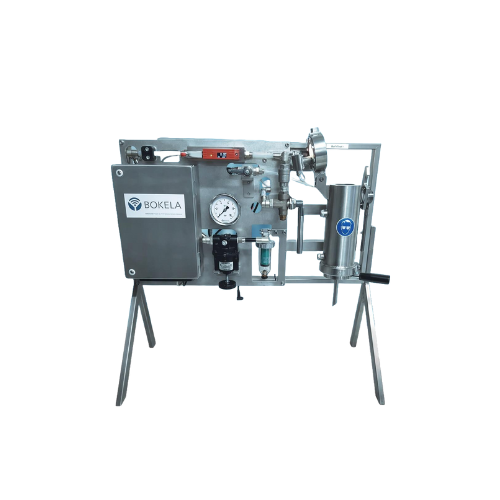 Compact filtration device for laboratory and field use