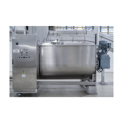 Horizontal mixer for creams