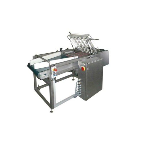 Line converger for thermoforming packaging lines