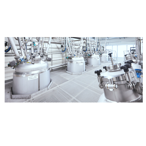 Extraction plant for natural essences and active ingredients