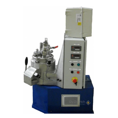 Powder blender for efficient mixing and discharge