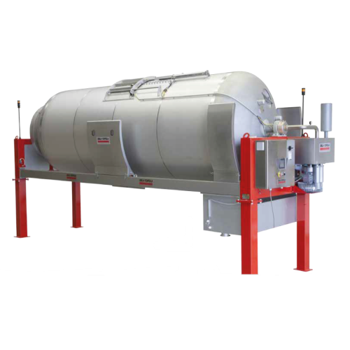 Wine presses with closed tanks for red and rosé wines