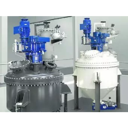 Vertical pharma vacuum blender for bulk solids