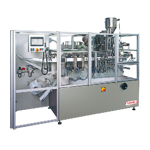 Horizontal flat pouching line for towelettes