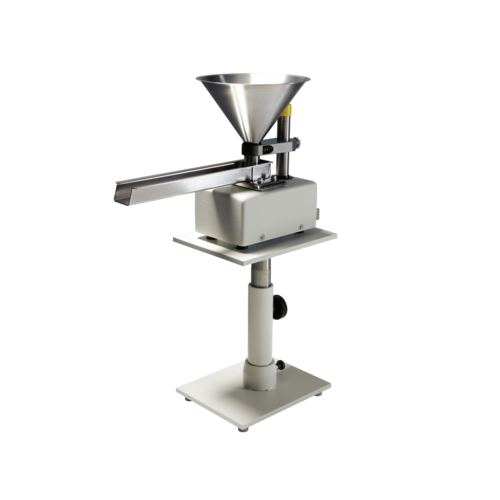Laboratory vibratory feeder for uniform material feed