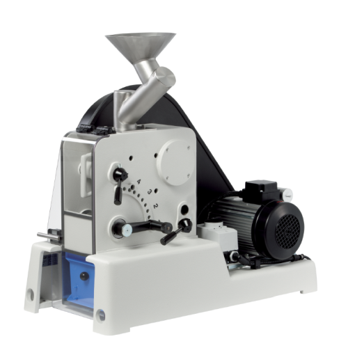 Jaw crusher for pre-crushing hard and brittle materials