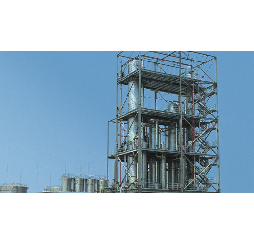 Multiple-effect distillation plants for industrial applications