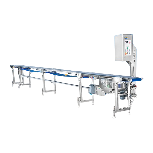 Flat belt product transfer conveyor for food processing