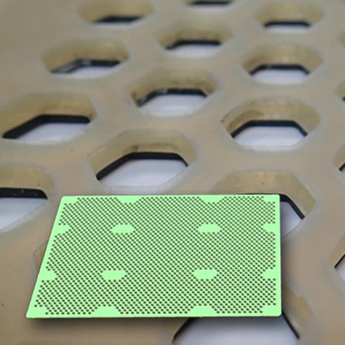 Layer pad for agitating retorts in food processing