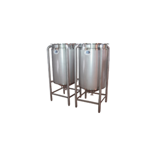 Customizable storage tanks for industrial use
