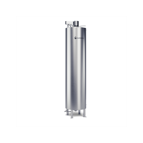 Large insulated oil storage tank