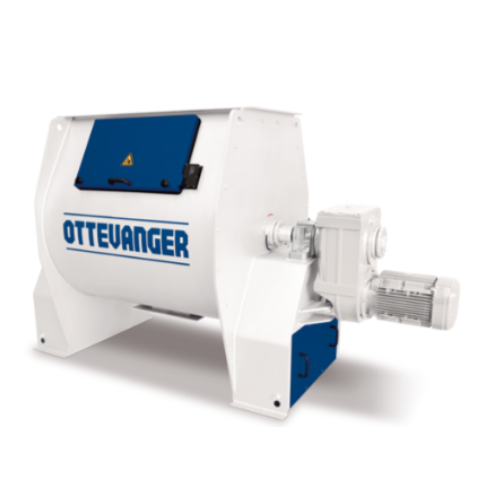 Horizontal ribbon mixers for animal feed production