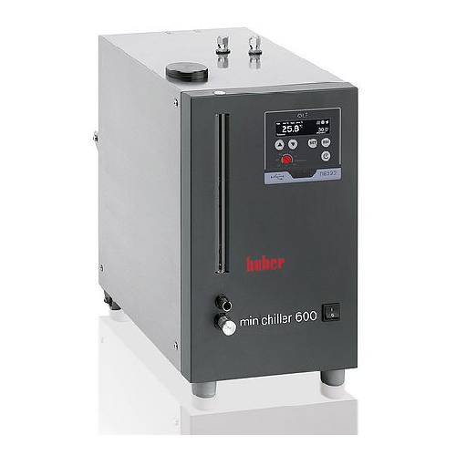 Compact laboratory chiller for recirculating temperature-controlled fluid